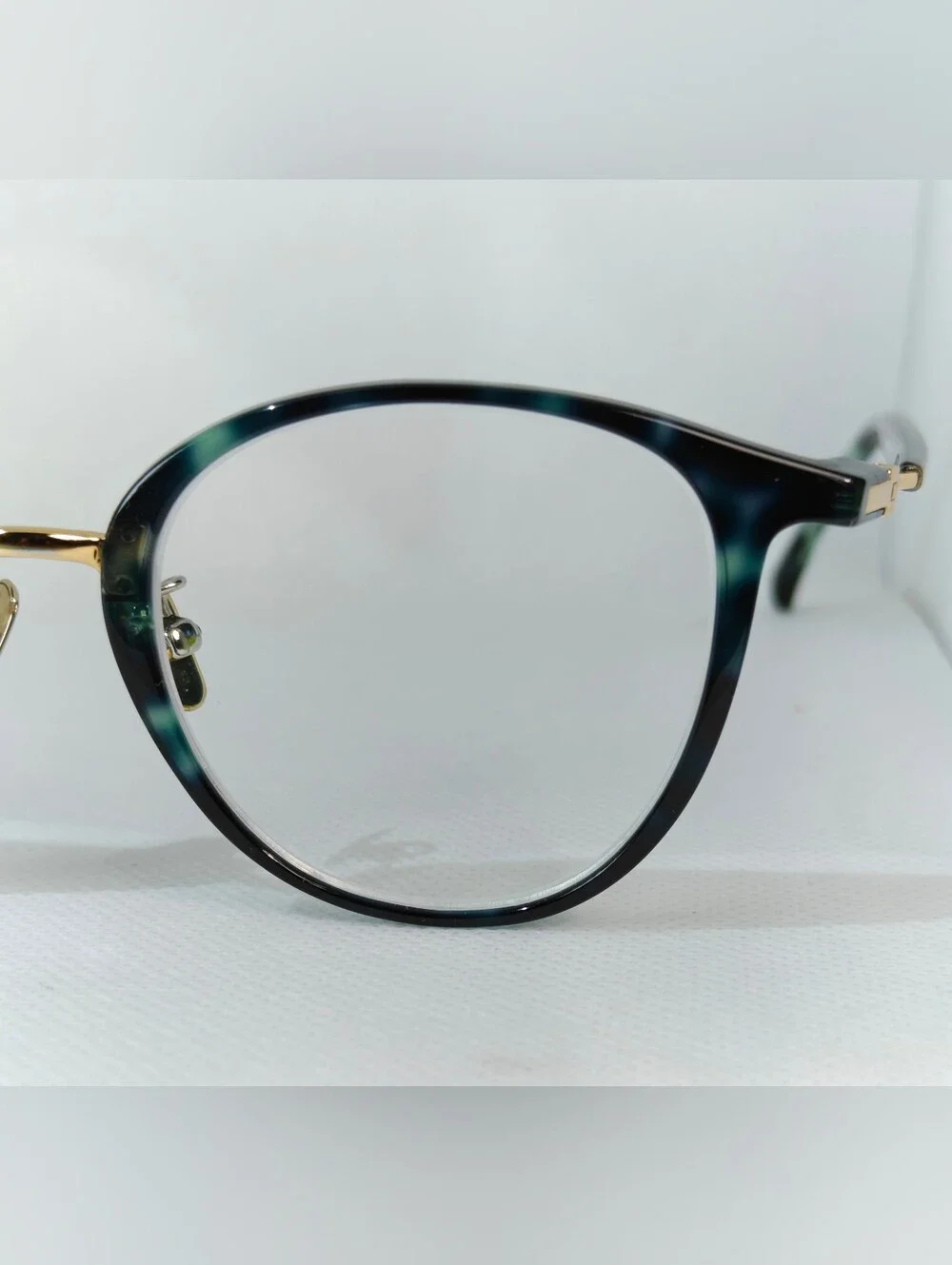 Aloft. Classic Round Women's Eyeglasses in Green Marble Tortoise Gold.